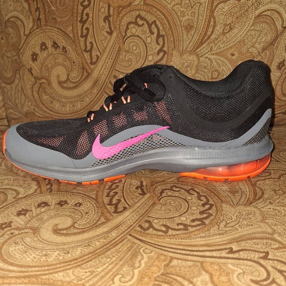 Nike Max Dynasty 2 Women's Black and Pink Athletic Shoes In A Size 9. EUC. - Picture 9 of 12